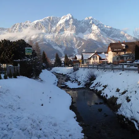 Tilly ゲストハウス 3*