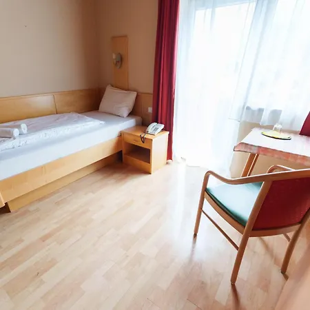 Tilly ゲストハウス 3*